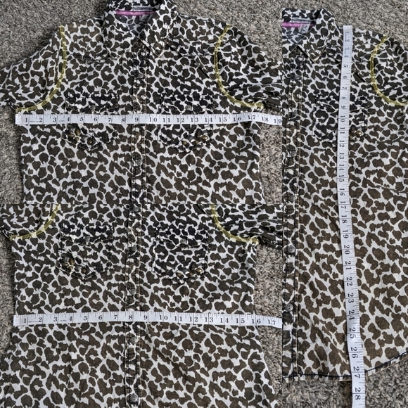 ✨3/$15 BKE brown white animal print distress faded button up S - Picture 7 of 7